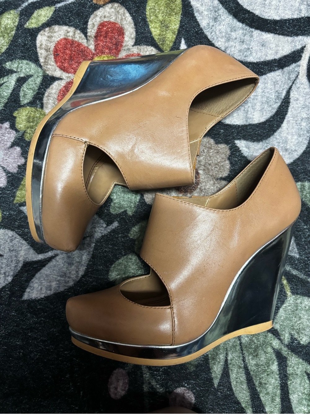 5/48 Tan Wedge Heels with Metallic Silver Accent